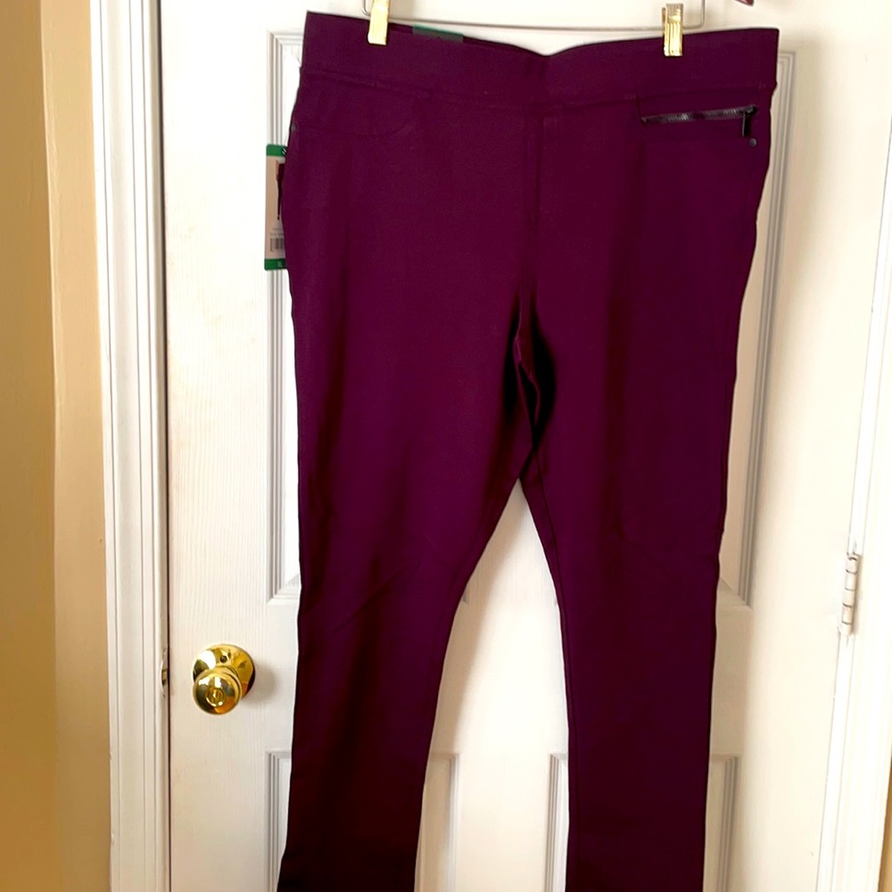 DKNY pull on pants.